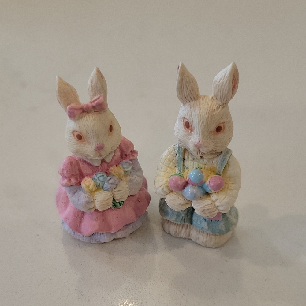 Charming Easter Bunny Figurines Set - Pink and Blue